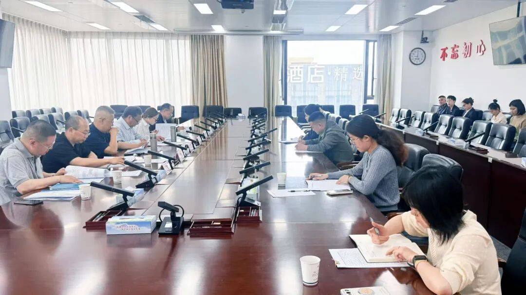现市财政局组织召开2026年财政重点预算绩效管理项目实施方案评审会